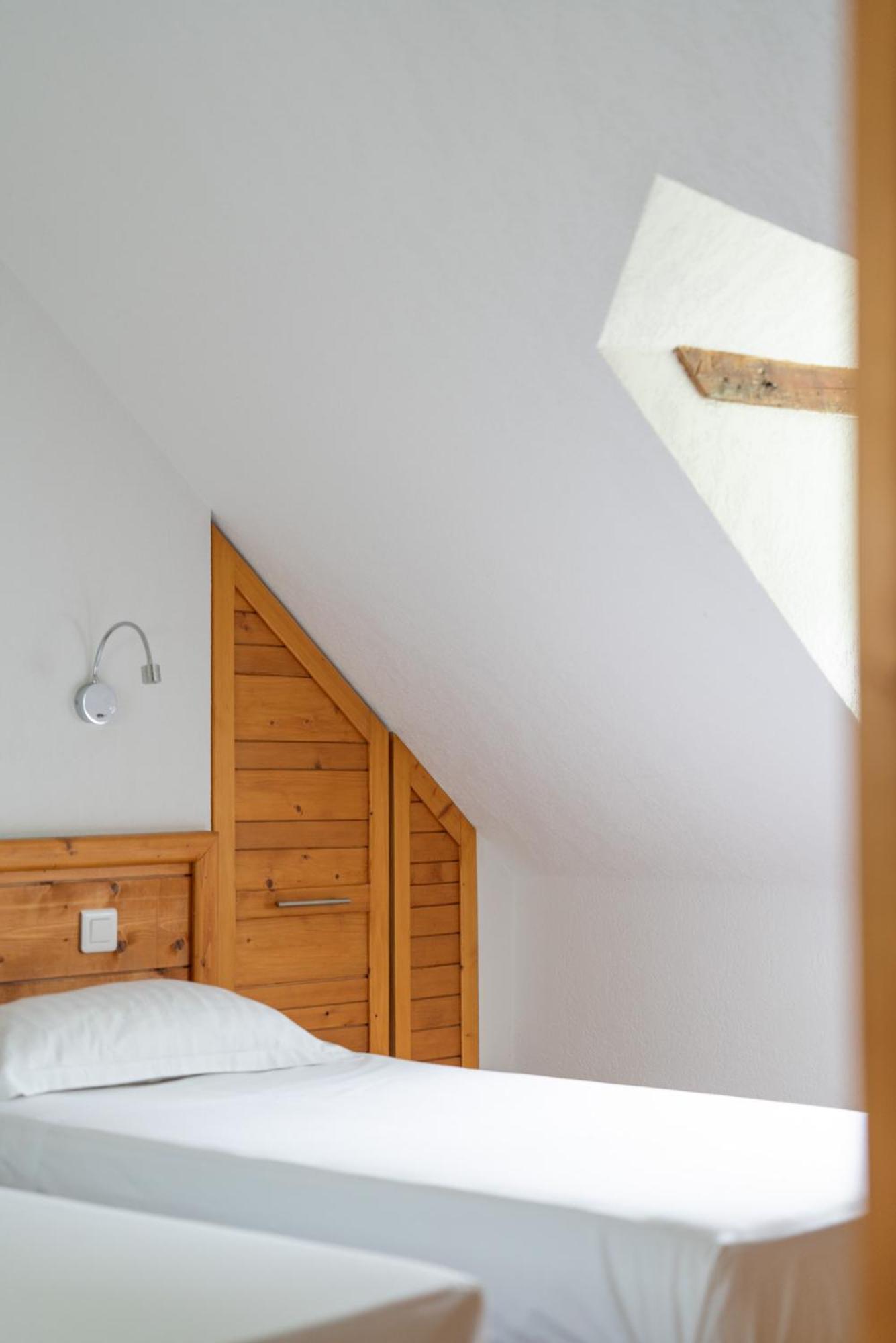 Domaine De Ramonjuan Otel Bagnères-de-Bigorre Oda fotoğraf